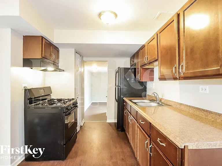 803 Blackhawk Dr — Photo 6