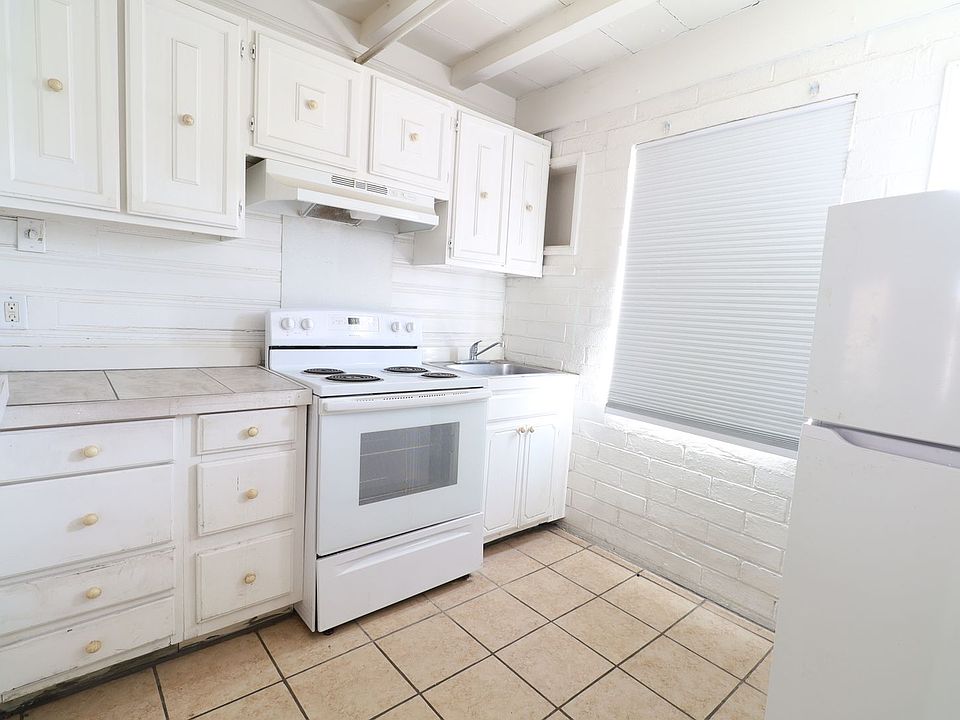 1st image of 303 W Flores St Floor Or303-9