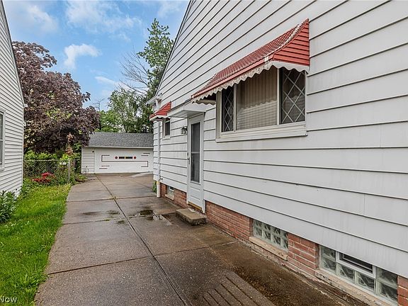 3rd image of 9609 Alexander Rd