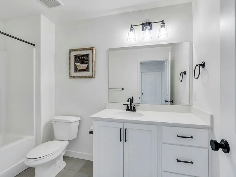 923 S 950 W — Photo 22
