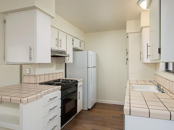 4th image of 3124 Ingelow St