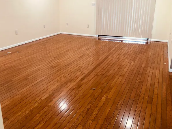 4 Green Valley Court image 2 of 10