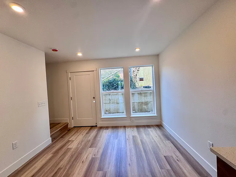 Brand New, Beautiful Townhomes! 2 & 3 Bedrm Units Available — Photo 13