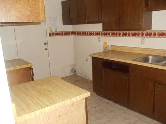 2nd image of 4981 Hillbrook St