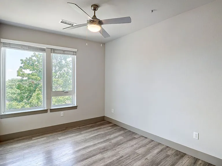 4923 King St — Photo 113