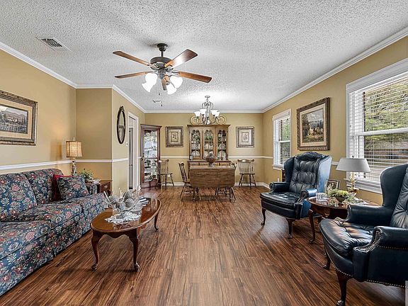 5th image of 14 Lanshire Dr