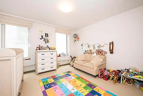 Rented by Level Group | media 44