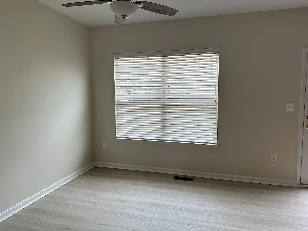 4 bed, 3.5 bath, 2360 sqft, $2,650 — Photo 4