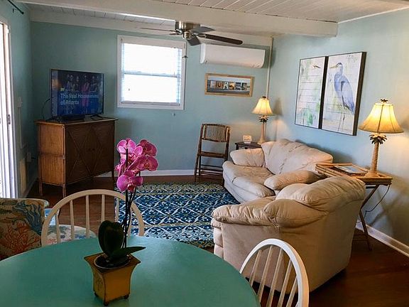 4th image of 833 N Fletcher Ave #B