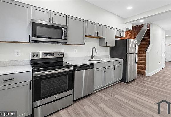2nd image of 901 Bennett Pl