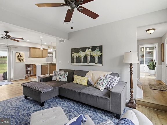 5th image of 402 N Shamrock Rd