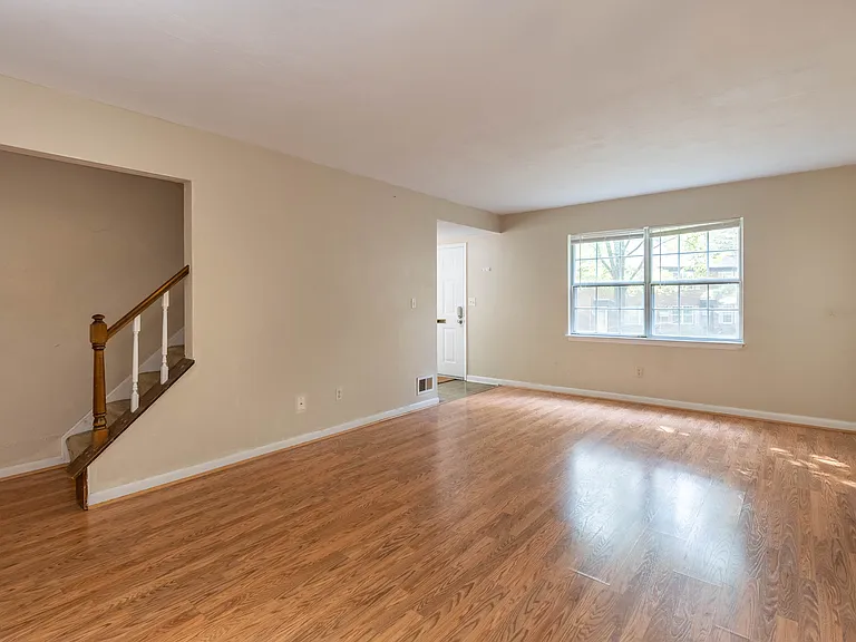 389 Charles St — Photo 12