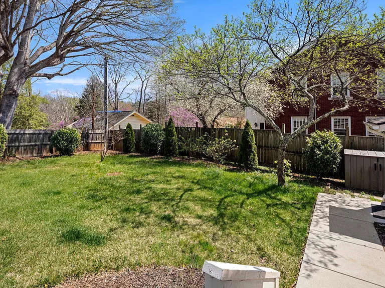 70 Forest Hill Dr — Photo 15