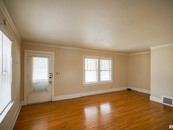 3rd image of 511 W Loucks Ave