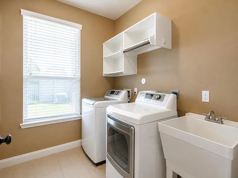 4607 Rockton Hills Ln — Photo 26