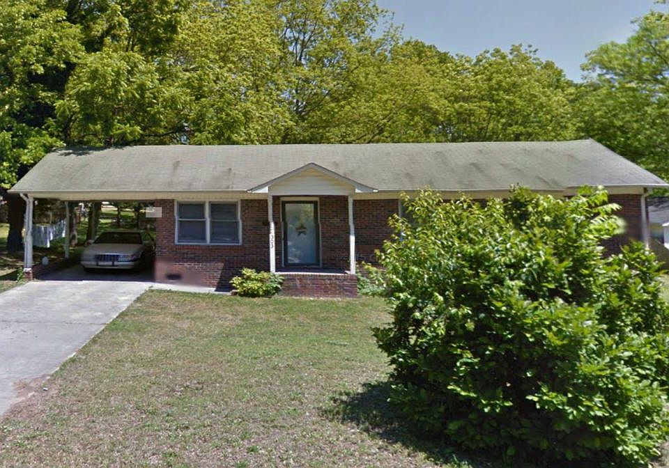 1st image of 303 S Juniper St