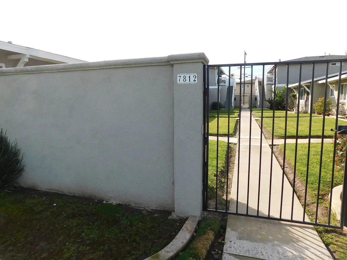 Building Photo - RON7812