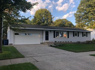 914 Woodside Rd, Muskegon, MI 49441