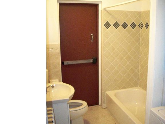 3rd image of 1221 N 31st St APT 2