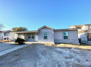 304 E 11th St, Del Rio, TX 78840