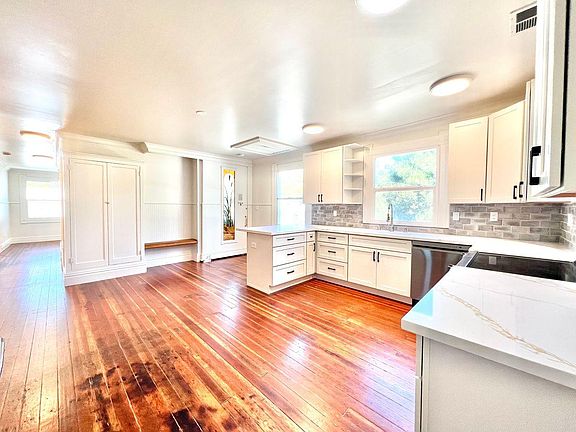 3rd image of 815 W St #B