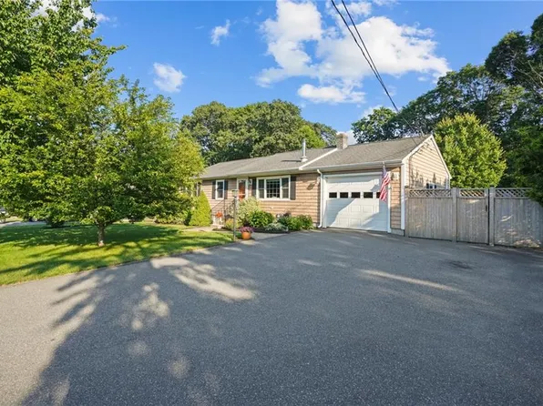 56 Roosevelt Dr, Bristol, RI 02809