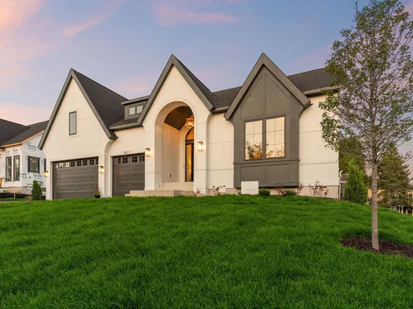 9270 Kiowa Trl, Chanhassen, MN 55317