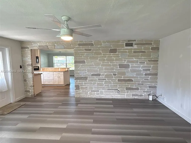 5809 Sullivan Rd — Photo 19