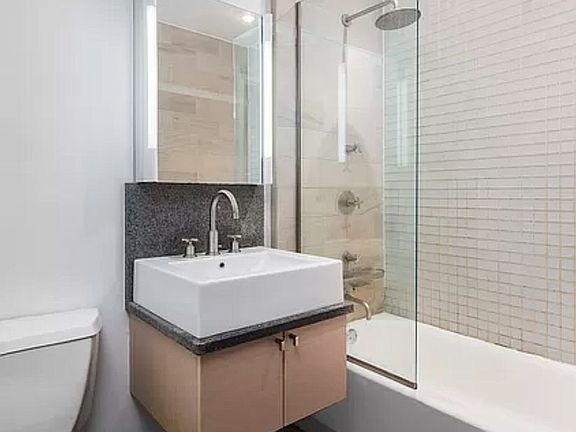 4th image of 120 Greenwich St APT 6E