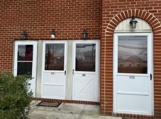 661 Chestnut St, Cedarhurst, NY 11516