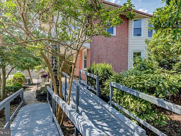 5th image of 309 Francis St