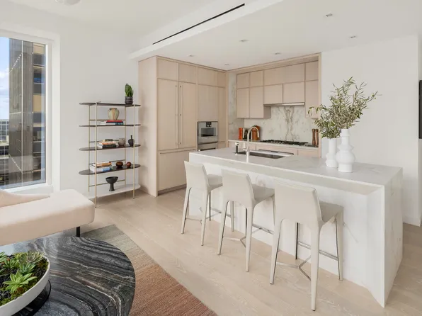 138 East 50th Street 24B image 3 of 11
