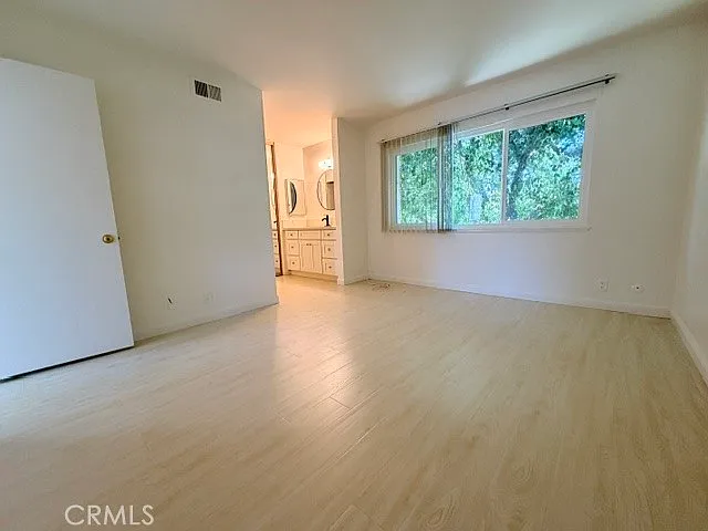 775 Hampshire Ln — Photo 11