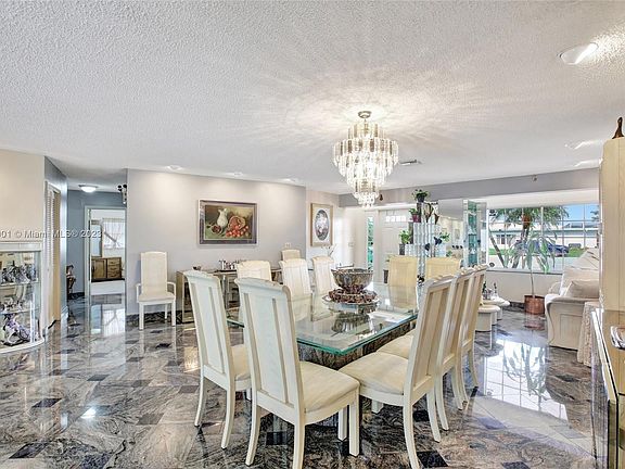 5th image of 330 Golfview Dr