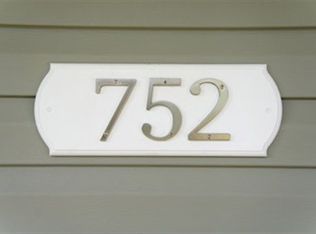 752 Stonehouse Rd, Moorestown, NJ 08057