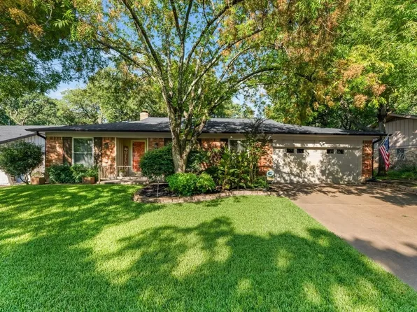 728 Kentwood Cir, Bedford, TX 76021