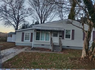 902 Russell Ct W, Newport News, VA 23605