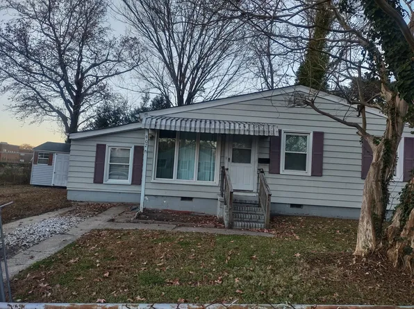 902 Russell Ct W, Newport News, VA 23605