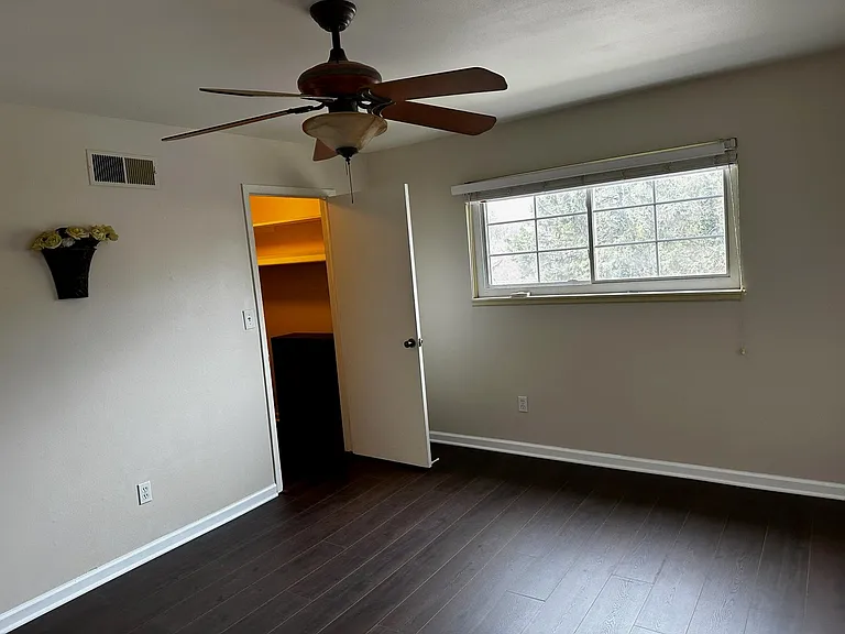 780 E Fox Hills Dr — Photo 9