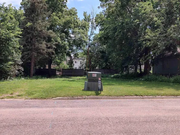 405 NW Maple St, Beresford, SD 57004