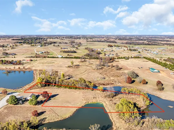 Case Dr, Sulphur, OK 73086