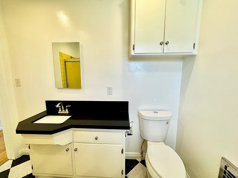 1266 N Laurel Ave #11 — Photo 18