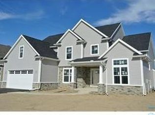 2729 Woods Edge Rd, Perrysburg, OH 43551