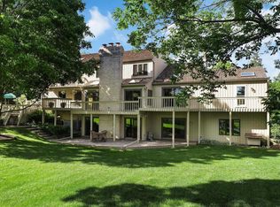 25228 N Cayuga Trl, Lake Barrington, IL 60010