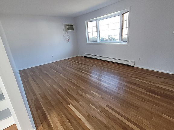 2nd image of 1109 Boulevard