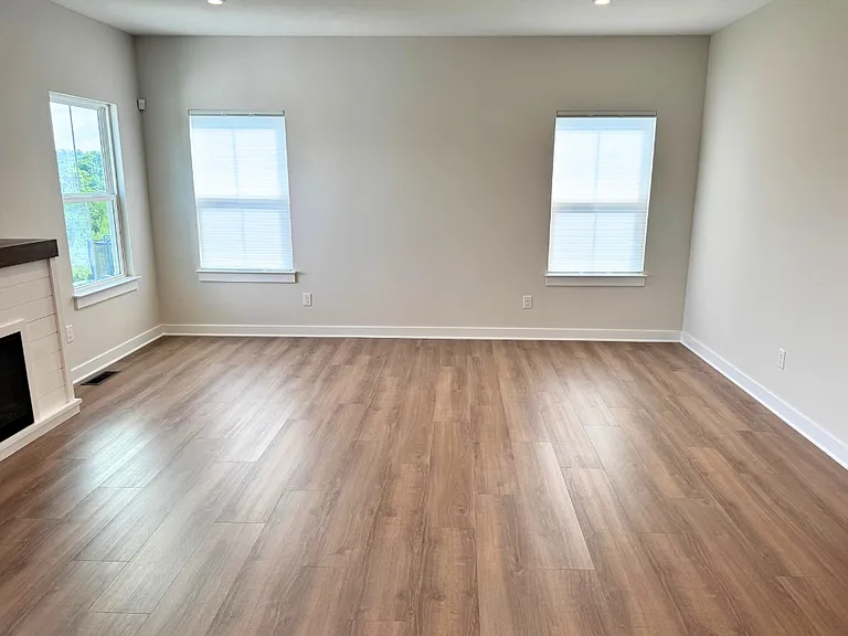 232 Regency Dr — Photo 11
