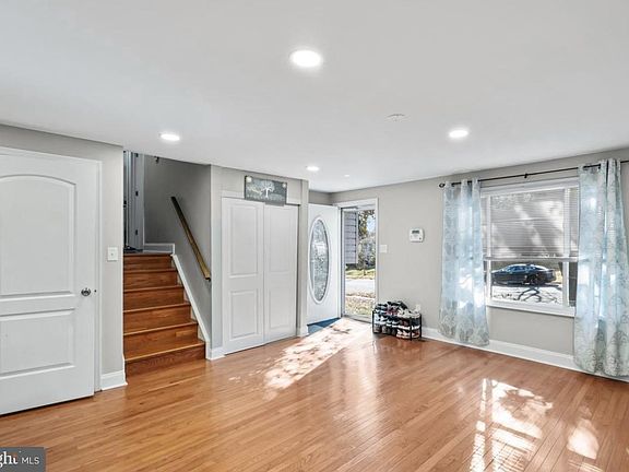 3rd image of 7002 Killarney St