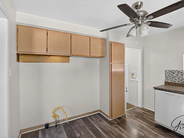 1619 Progress Ave — Photo 13