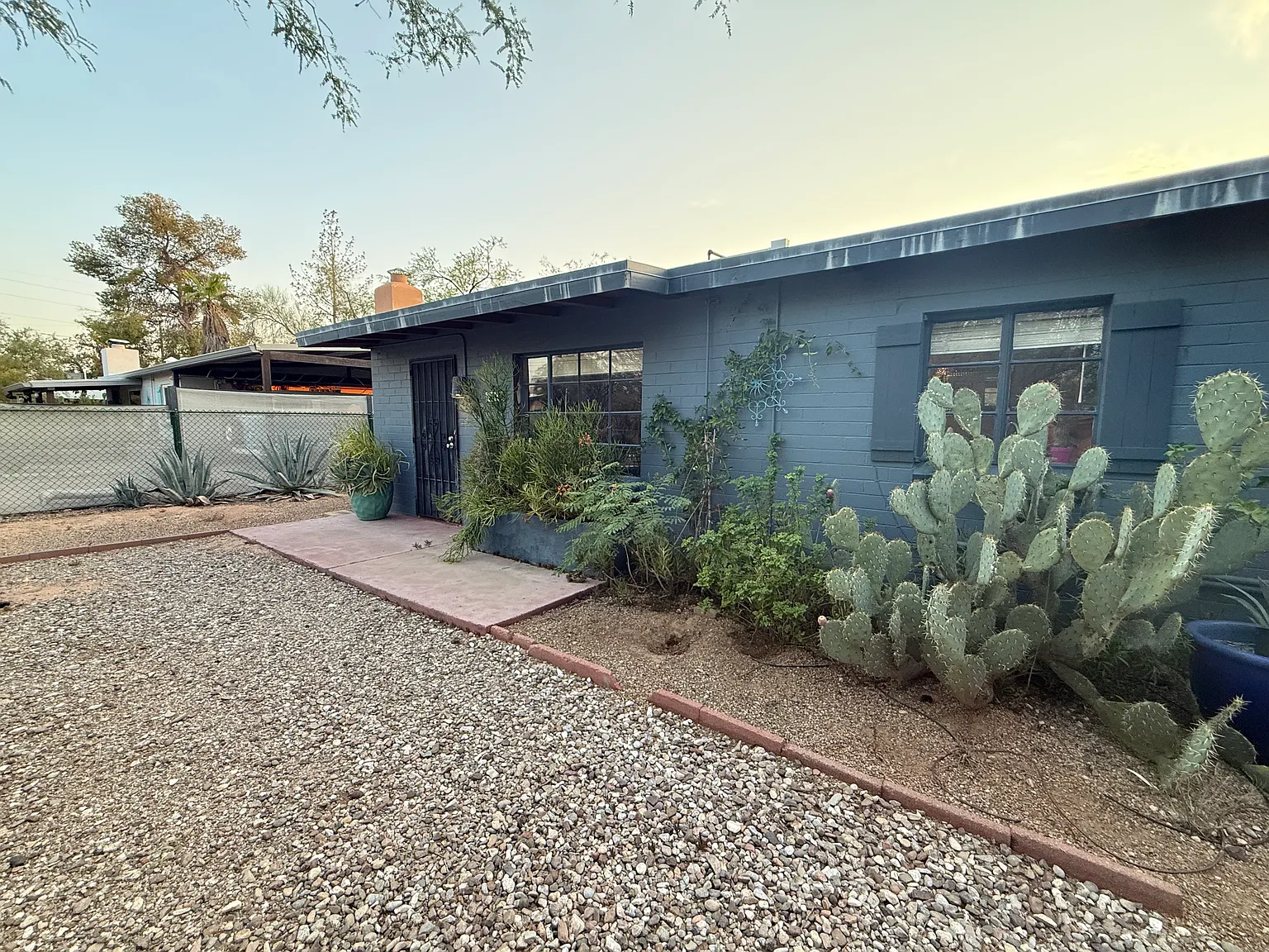 2 bed, 798 sqft, $1,600 — Photo 2