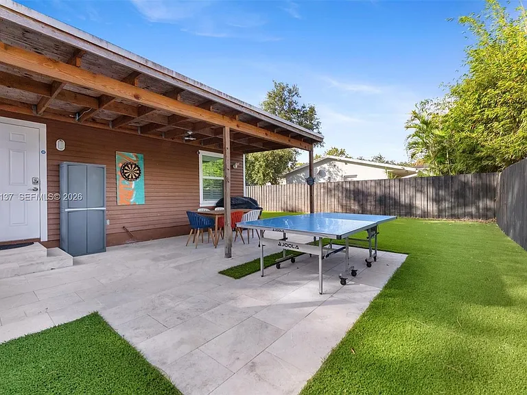 230 SW 12th Ave — Photo 15
